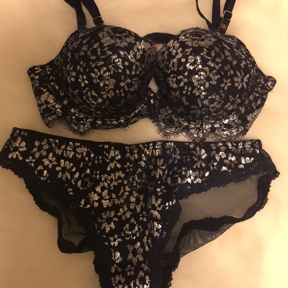 VS DREAM ANGELS LINED DEMI + Cheekini panty NWT!